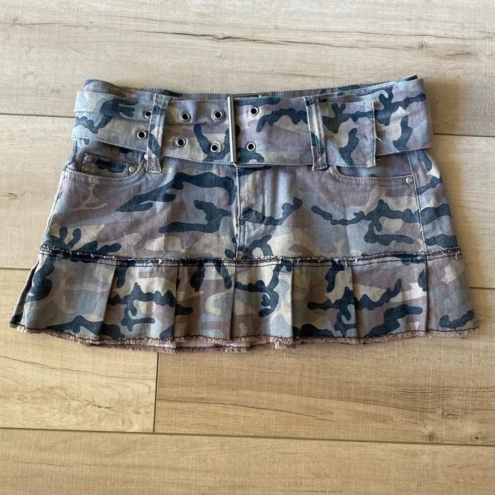 Vintage Y2K Skirt Hydraulic Camo Mini Skirt, Size 9/10 – theme party army girl - Picture 1 of 15